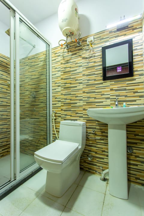 Family Double or Twin Room | Bathroom amenities | Shower, free toiletries, towels