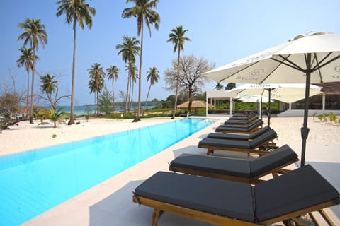 Outdoor pool, open 7:00 AM to 11:00 PM, pool umbrellas, sun loungers