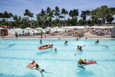 Indoor pool, 5 outdoor pools, pool umbrellas, sun loungers