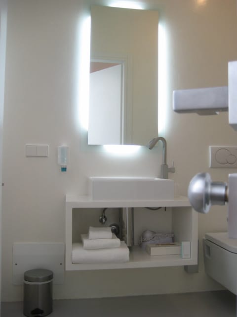 Studio (M9) | Bathroom sink