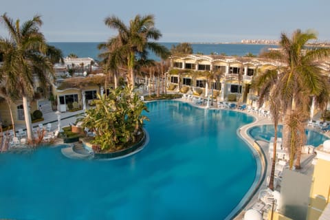 Outdoor pool, pool umbrellas, sun loungers