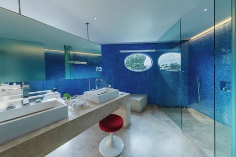 Master suite with bathtub and terrace | Bathroom | Designer toiletries, hair dryer, bathrobes, slippers