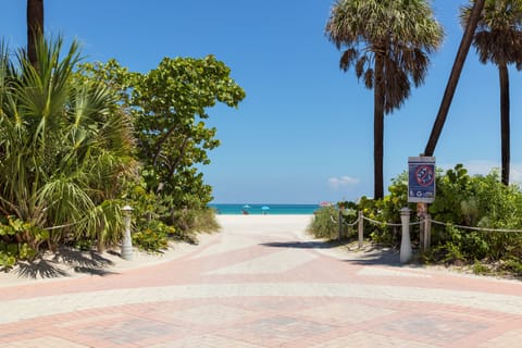 Beach nearby, sun loungers, beach towels