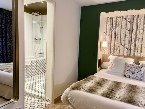 Desk, blackout drapes, iron/ironing board, free WiFi