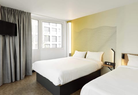 Triple Room | Desk, soundproofing, bed sheets