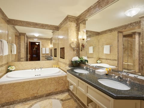 Royal Suite, 1 King Bed | Bathroom | Free toiletries, hair dryer, bathrobes, slippers