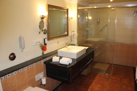 Suite (Fortune Suite Room) | Bathroom | Free toiletries, hair dryer, bathrobes, towels