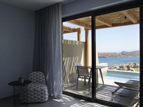 Two Bedroom Interconnecting Rooms with Private Pool - Sea View | Egyptian cotton sheets, premium bedding, Select Comfort beds, minibar