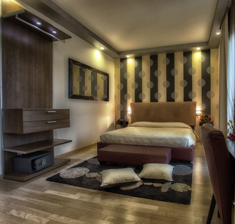 Premium bedding, minibar, in-room safe, desk