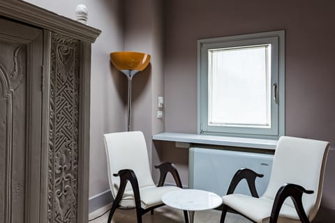 Deluxe Studio | Premium bedding, down comforters, in-room safe, blackout drapes