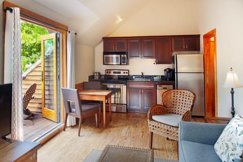 Cigar House Queen Suite w/ Poolside Balcony | Private kitchen | Full-size fridge, microwave, stovetop, coffee/tea maker