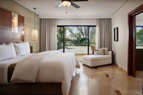 Westin Club Suite Room, 1 King Bed (Adults Only) | Premium bedding, in-room safe, desk, blackout drapes