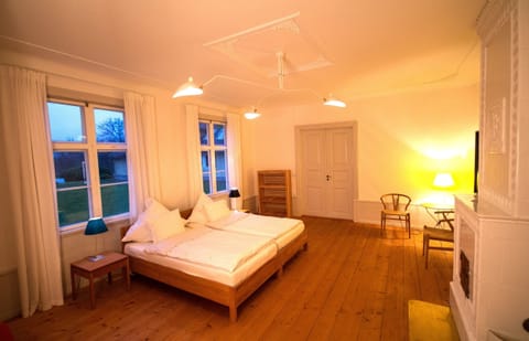 Double or Twin Room, Shared Bathroom (Large) | Individually decorated, individually furnished, free WiFi, bed sheets