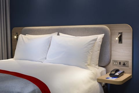 Standard Room, 1 Double Bed (with Free Hot Breakfast) | In-room safe, individually decorated, desk, laptop workspace