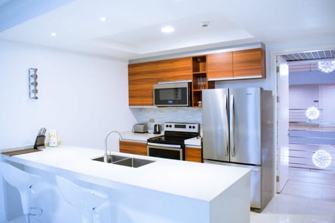 Luxury Apartment, 1 Bedroom, Non Smoking | Private kitchen | Full-size fridge, microwave, oven, stovetop