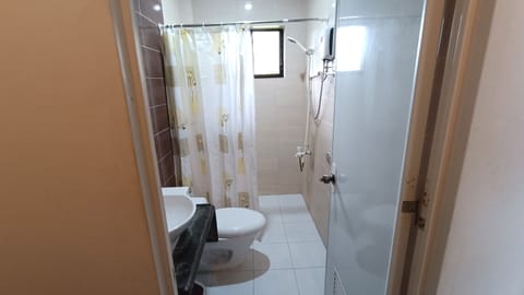 Standard Room, 1 Bedroom, Garden View | Bathroom | Shower, free toiletries, slippers, towels