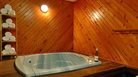 Indoor spa tub