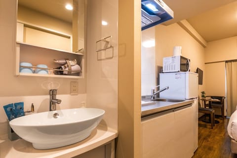 Economy Double Room | Private kitchenette | Fridge, microwave, stovetop