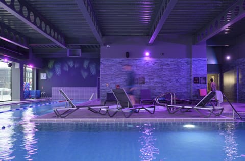 Indoor pool, sun loungers