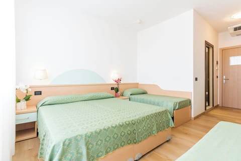 Standard Triple Room | In-room safe, desk, free cribs/infant beds, free WiFi