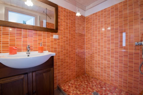 Apartment, 1 Bedroom, Non Smoking | Bathroom | Shower, rainfall showerhead, hair dryer, bidet