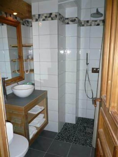 Superior Double Room | Bathroom | Hair dryer, towels