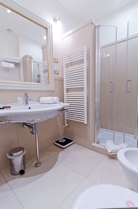 Superior Room | Bathroom | Rainfall showerhead, free toiletries, hair dryer, bidet