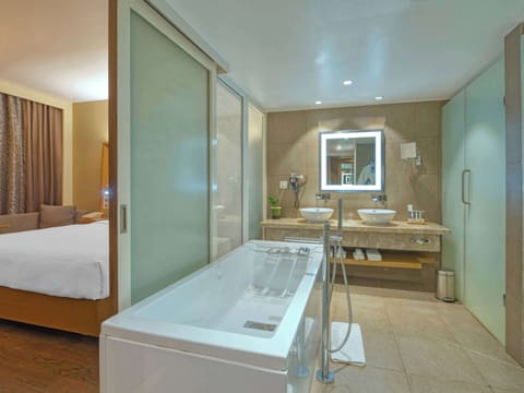 Executive Suite, 1 Double Bed | Bathroom | Eco-friendly toiletries, hair dryer, bathrobes, slippers