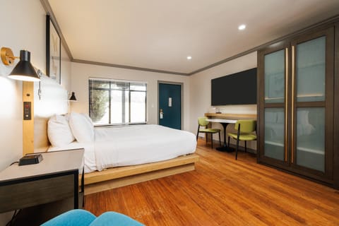 Premium bedding, pillowtop beds, desk, blackout drapes