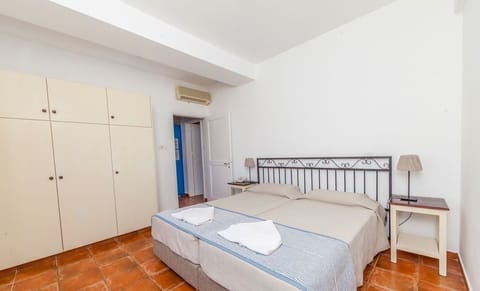 Standard Apartment, 1 Bedroom | Free cribs/infant beds, bed sheets, wheelchair access