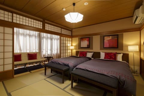 Twin Room with Tatami Area, Non Smoking | In-room safe, individually decorated, individually furnished