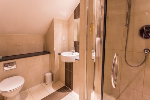 Executive Double Room | Bathroom | Combined shower/tub, free toiletries, hair dryer, towels