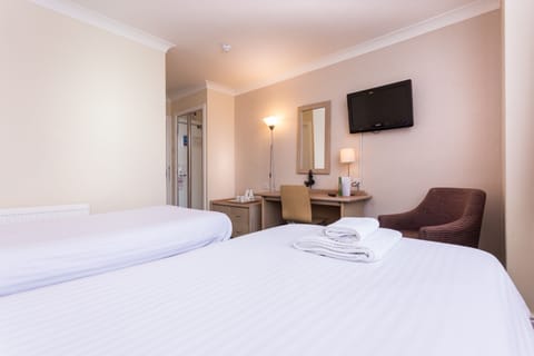 Standard Twin Room | Desk, iron/ironing board, free WiFi, bed sheets