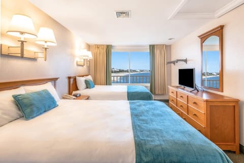 Suite, 2 Bedrooms (2 Bath Admiralty Suite) | Individually decorated, individually furnished, iron/ironing board