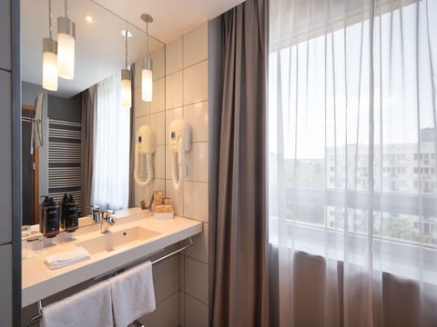 Privilege, Room, 1 Queen Bed | Bathroom | Shower, rainfall showerhead, eco-friendly toiletries, hair dryer