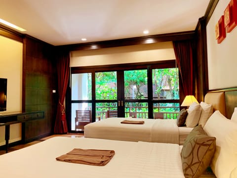 Grand Deluxe Room with Balcony | In-room safe, iron/ironing board, free cribs/infant beds, free WiFi