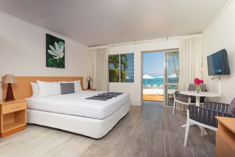 Studio, Beachfront | In-room safe, desk, iron/ironing board, bed sheets