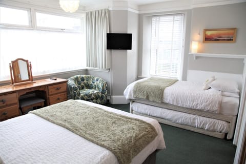 Suite, Ensuite | Iron/ironing board, free WiFi, bed sheets