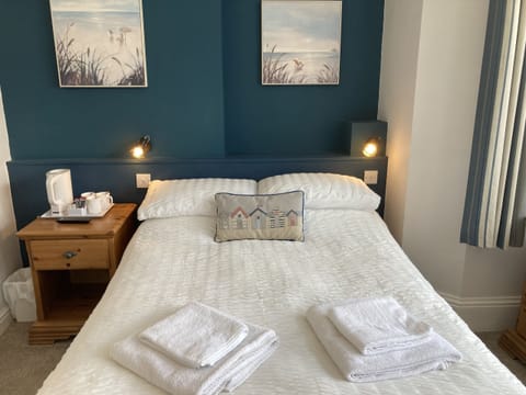 Suite, Ensuite | Iron/ironing board, free WiFi, bed sheets