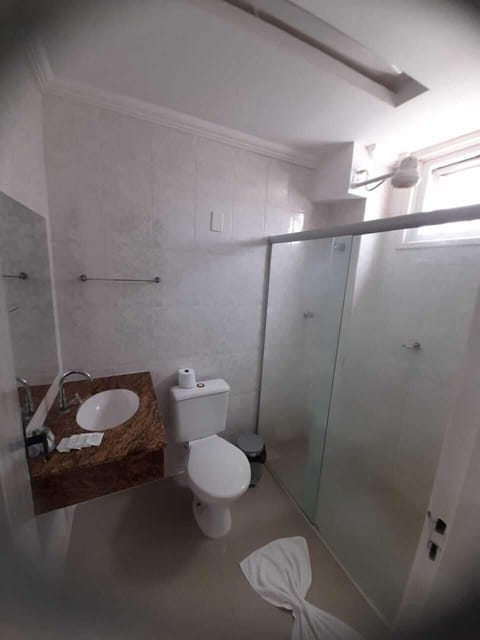 Shower, free toiletries, bidet, towels