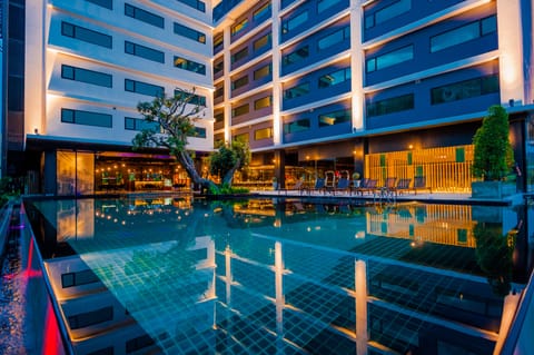 Outdoor pool, pool umbrellas