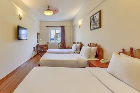 Standard Twin Room | Minibar, in-room safe, blackout drapes, free WiFi