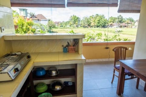 Deluxe Villa, Garden View | Private kitchen | Fridge, stovetop, blender, griddle