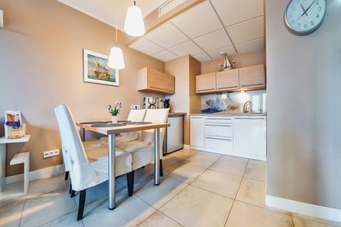 Apartment (404) | Private kitchen | Fridge, stovetop, coffee/tea maker, electric kettle