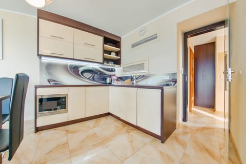 Apartment, Sea View (UG 1010 A) | Private kitchen | Fridge, stovetop, coffee/tea maker, electric kettle