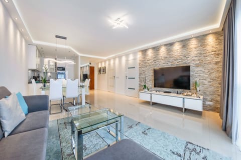 Apartment (21, Rezydencja Victoria) | Iron/ironing board, bed sheets