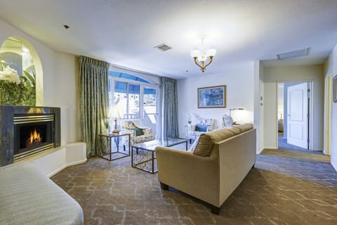 Luxury King Suite (non-pet friendly) | 1 bedroom, premium bedding, down comforters, pillowtop beds