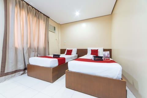 Twin Room | Desk, free WiFi, bed sheets