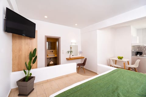 Deluxe Room | In-room safe, laptop workspace, iron/ironing board, free WiFi