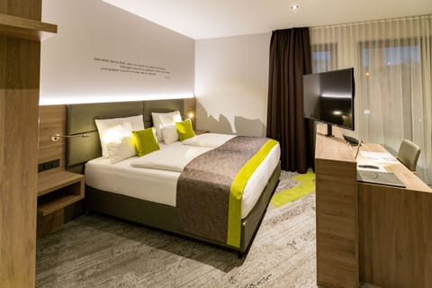 Junior Suite | Premium bedding, in-room safe, desk, laptop workspace